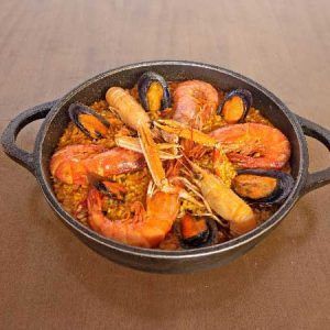Arròs de marisc, gambes, escamarlà, musclos, calamars i cloïses